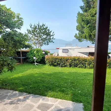 캠프장 Bungalow Lake View 데르비오